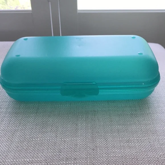 Tupperware Container - Picture 2 of 9